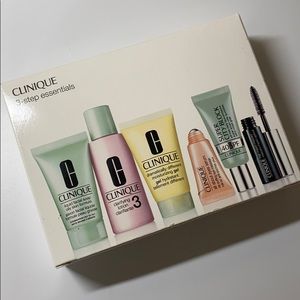 Clinique 6 piece set (makeup/skincare)